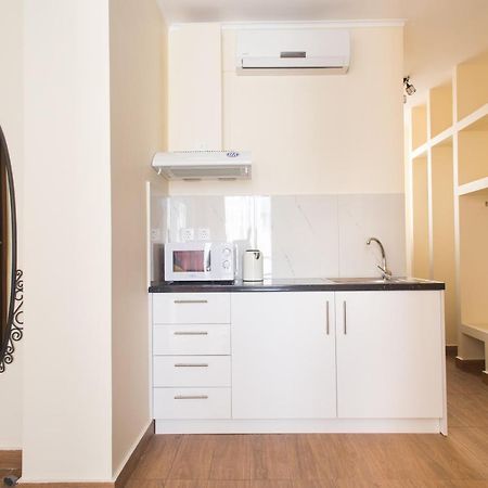 Syntegma studio next to Ermou street Atene Esterno foto